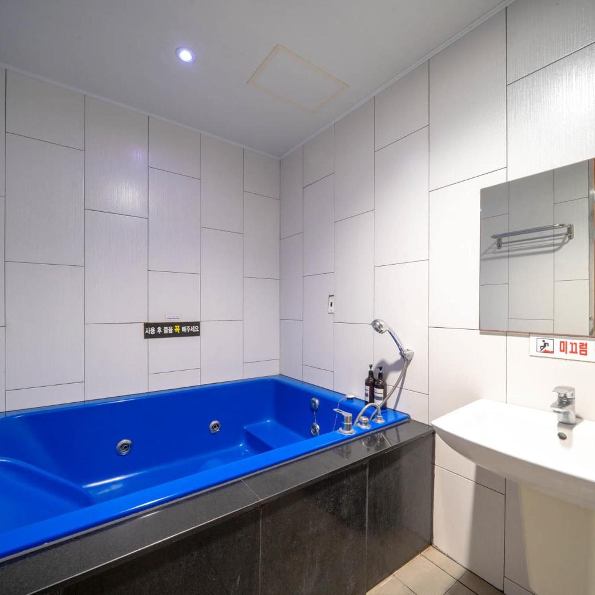 Ava Hotel Changwon 98/99