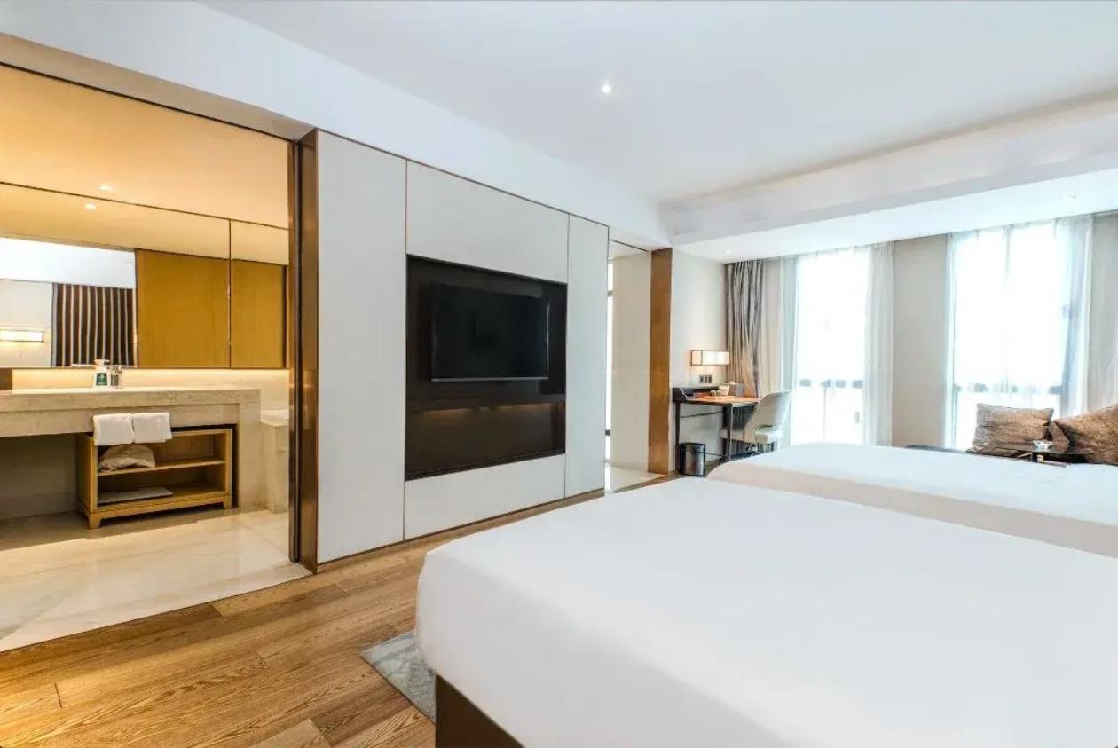 Superior, Twin Beds, Attic