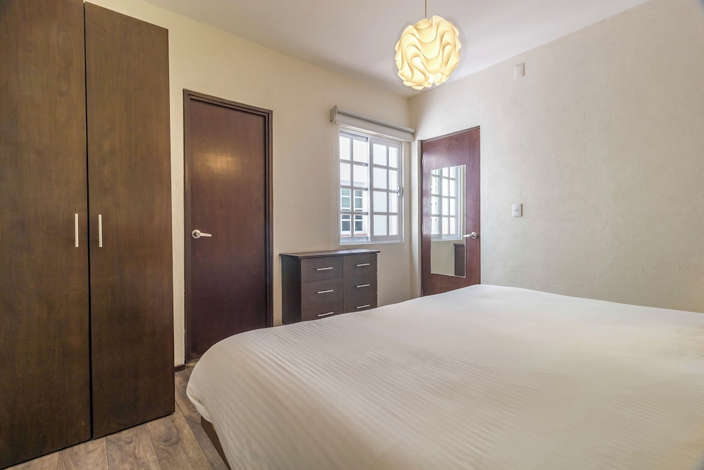 Om 686 Urban Lofts 24/50