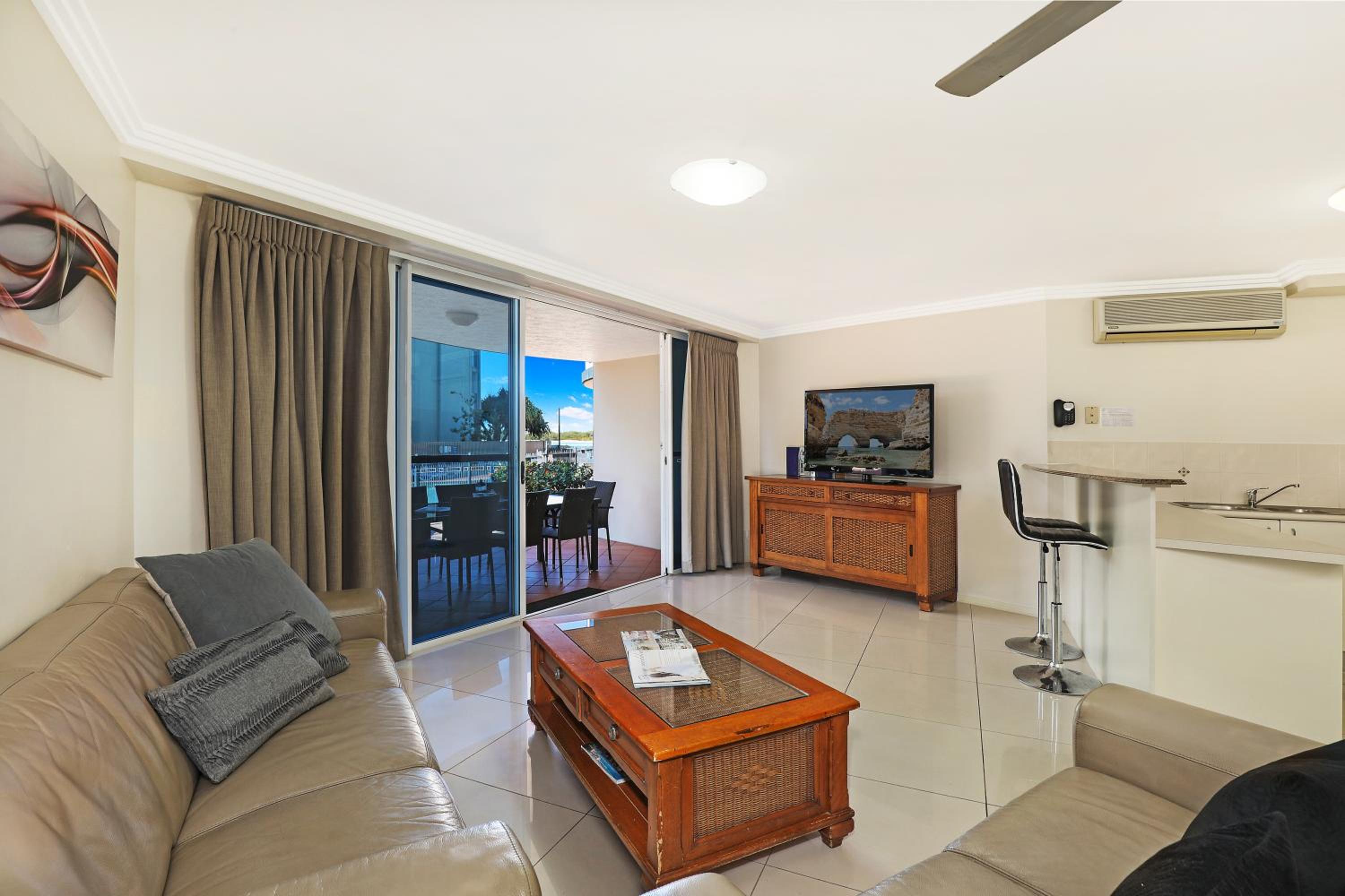 3 Bedrooms, Apartment, Partial View