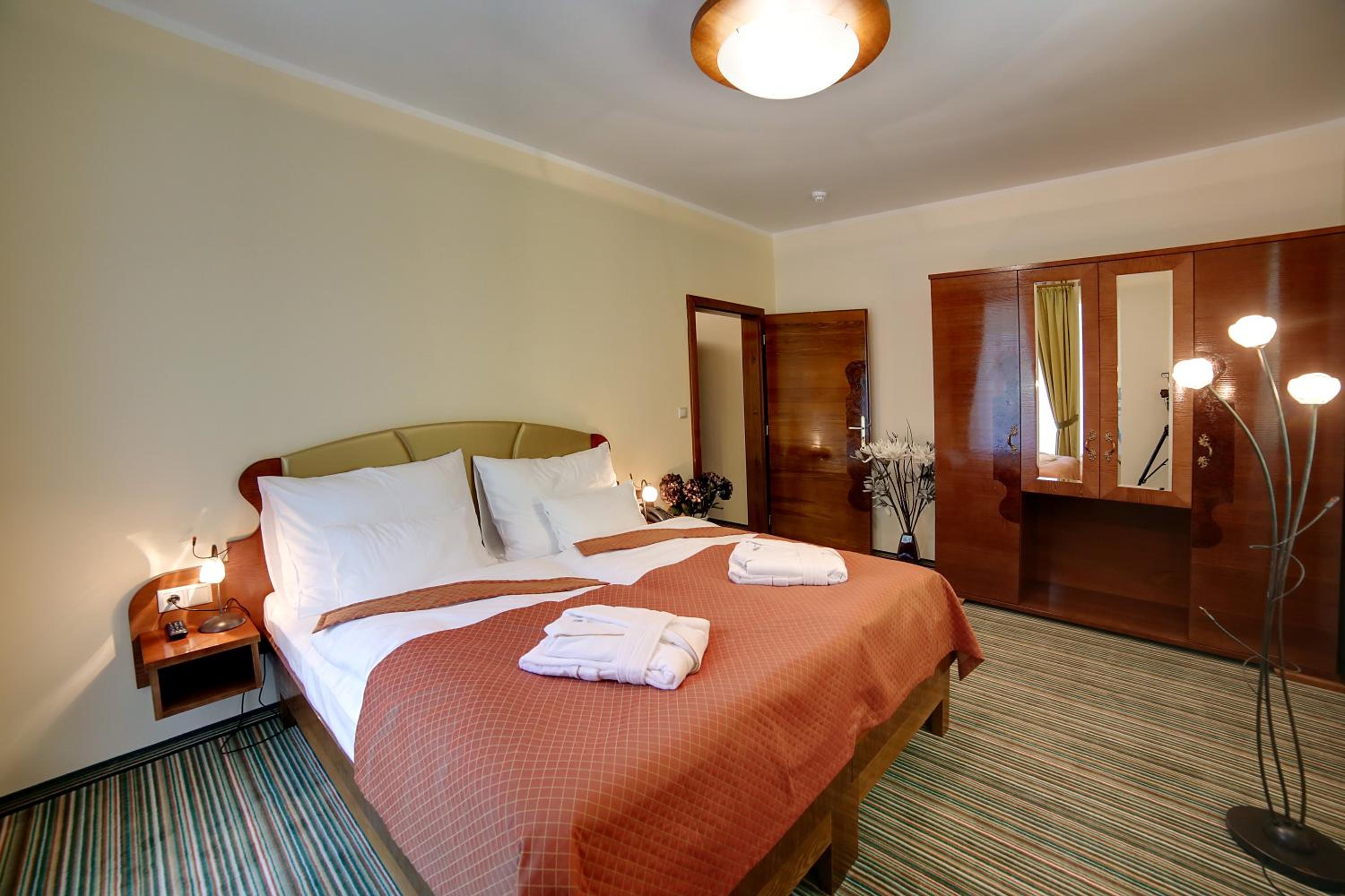 Parkhotel Forest 19/60