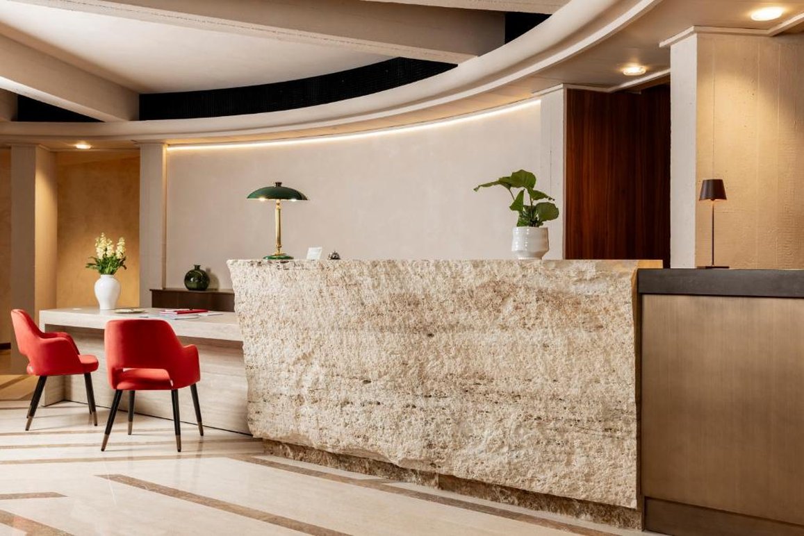 Adoro Hotel 6/72