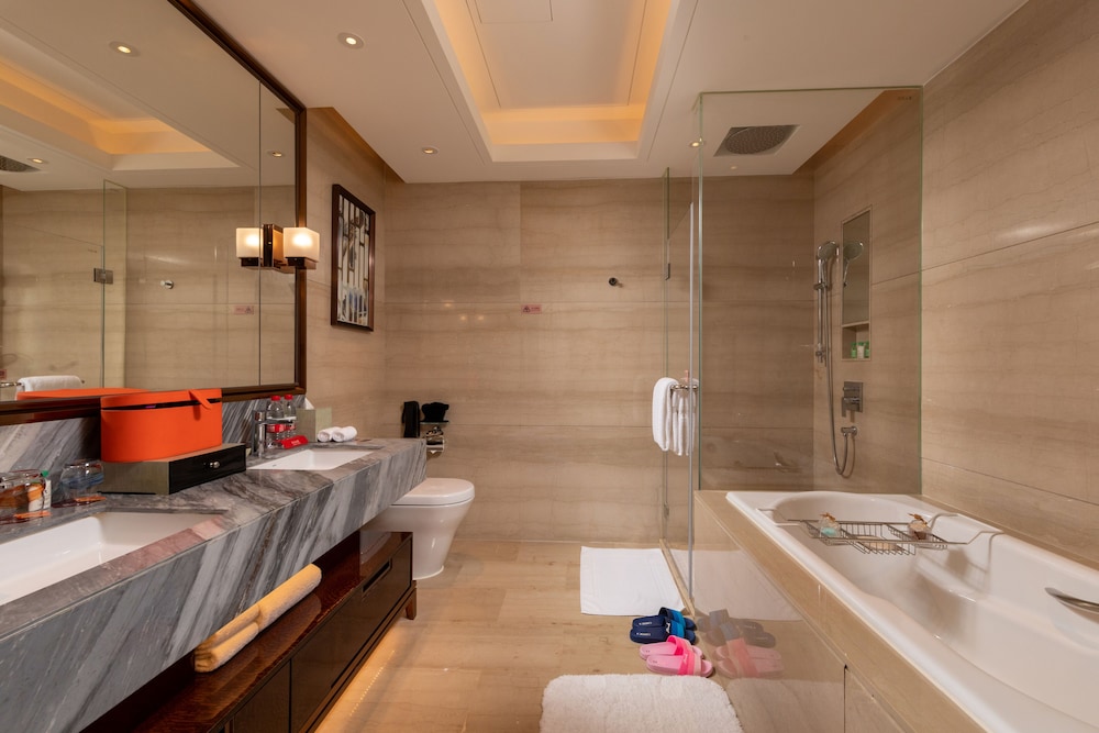 Zhuhai Longzhuda International Hotel 10/29
