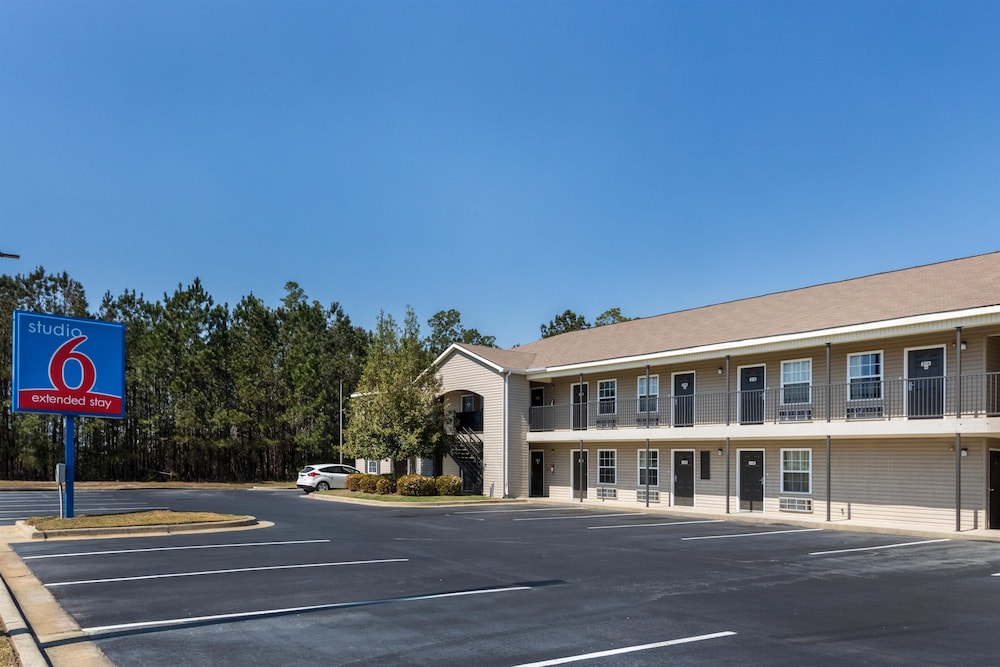 Studio6 Statesboro, GA 35/39