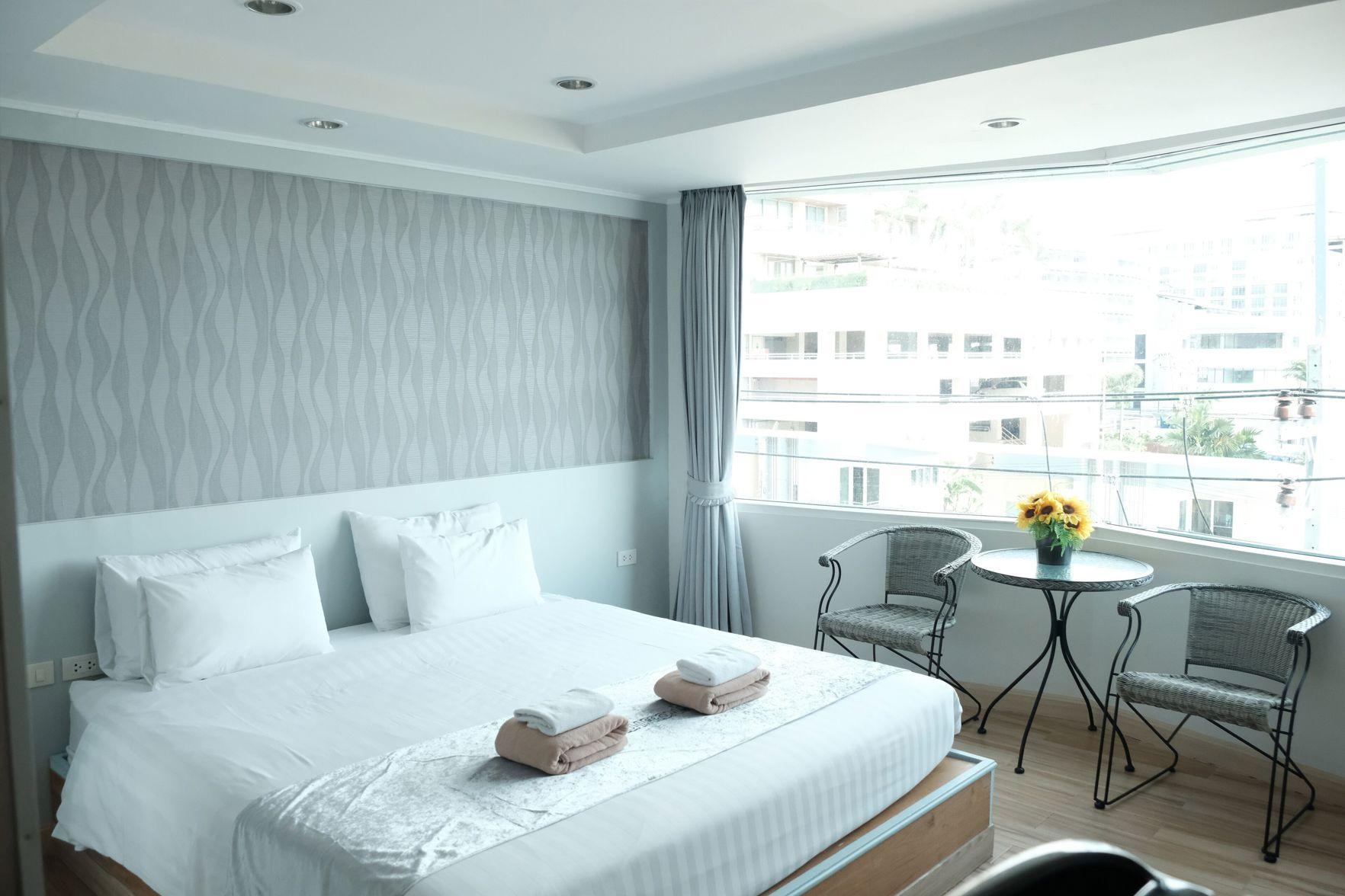 Deluxe, Side Sea View