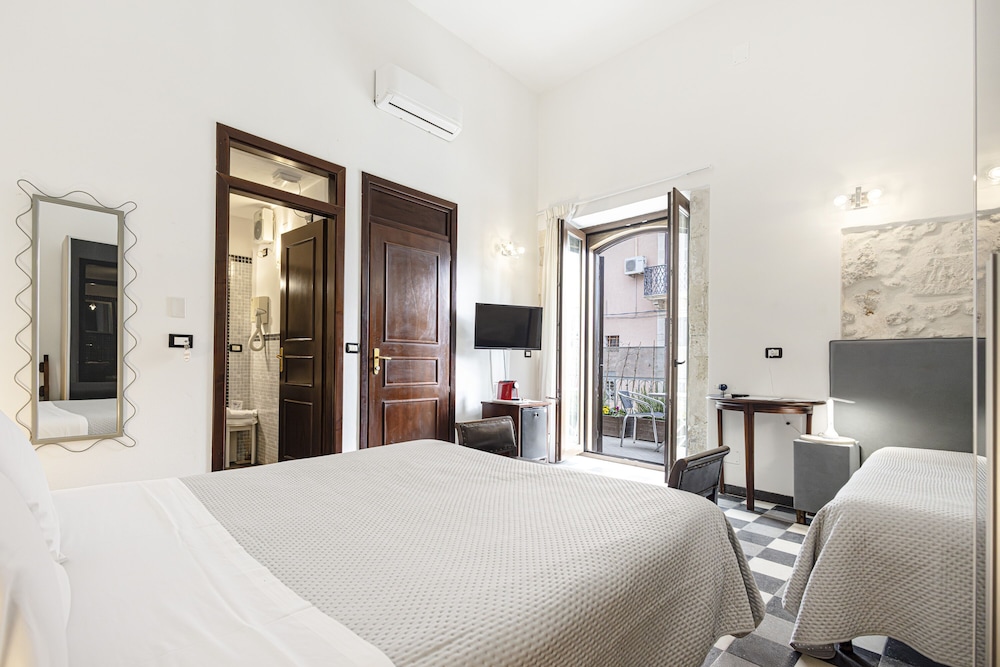 ROOM, DOUBLE BED, TERRACE