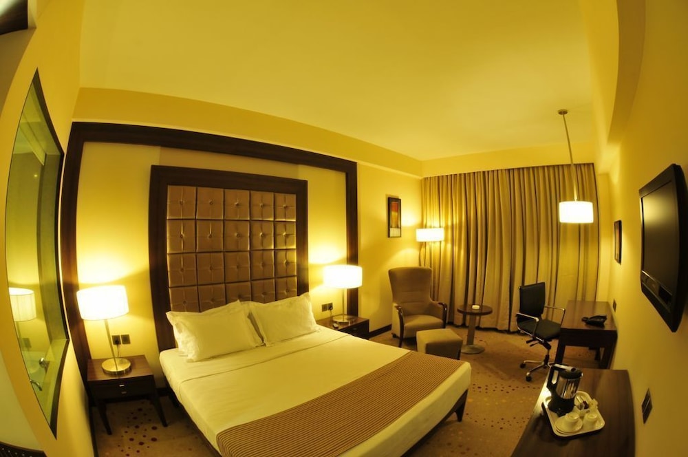 Cambay Grand 17/60