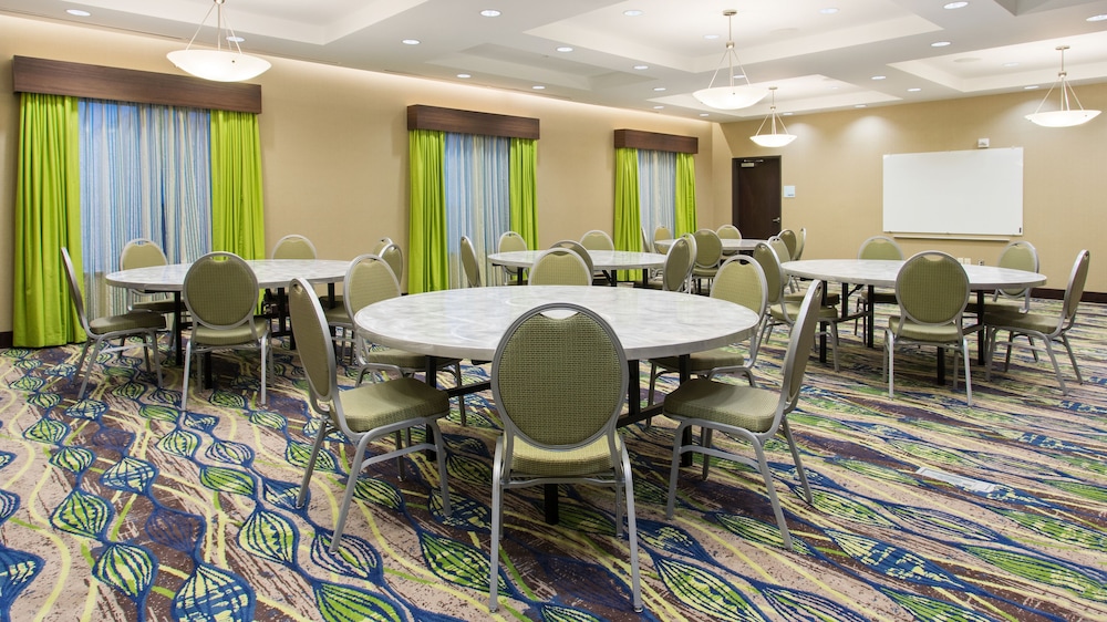 Holiday Inn Express & Suites Midland South I-20 57/69