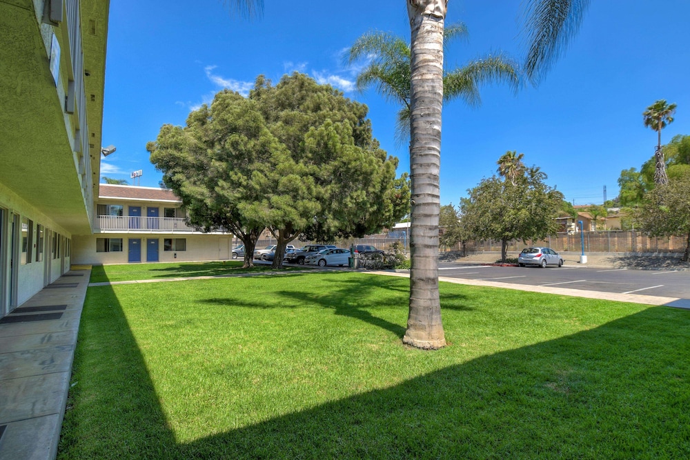 Motel6 Jurupa Valley, CA - Riverside West 39/44