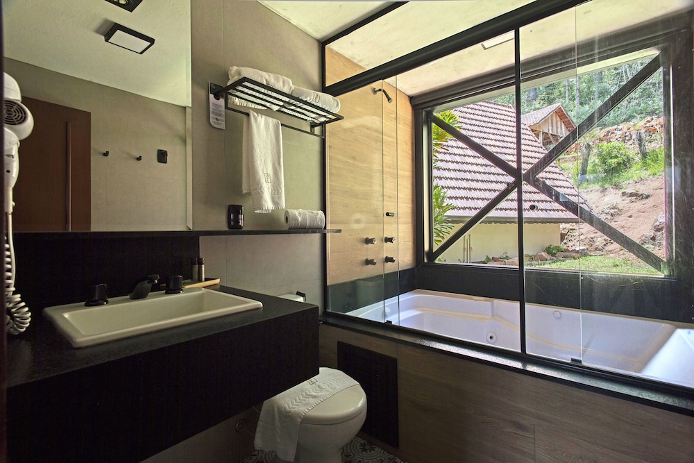 Hotel Fioreze Chale 60/60