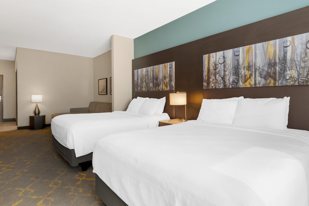 Suite, 2 Queen Beds, Accessible