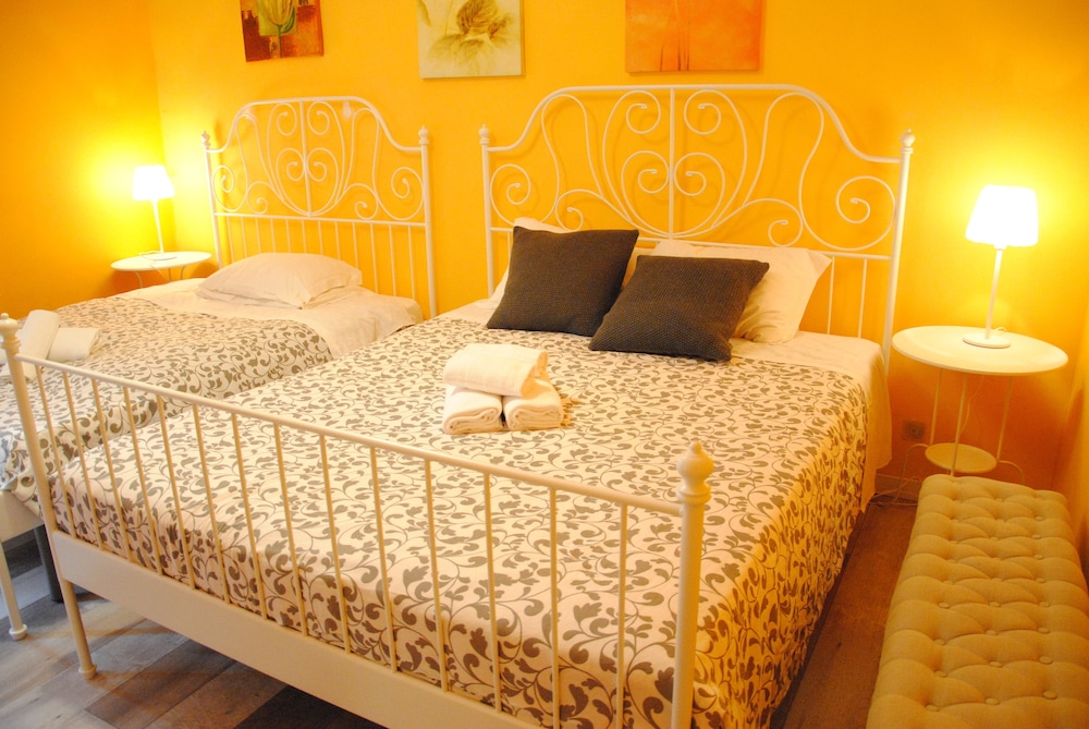 Economy, Triple, 1 Queen and 1 Single Bed