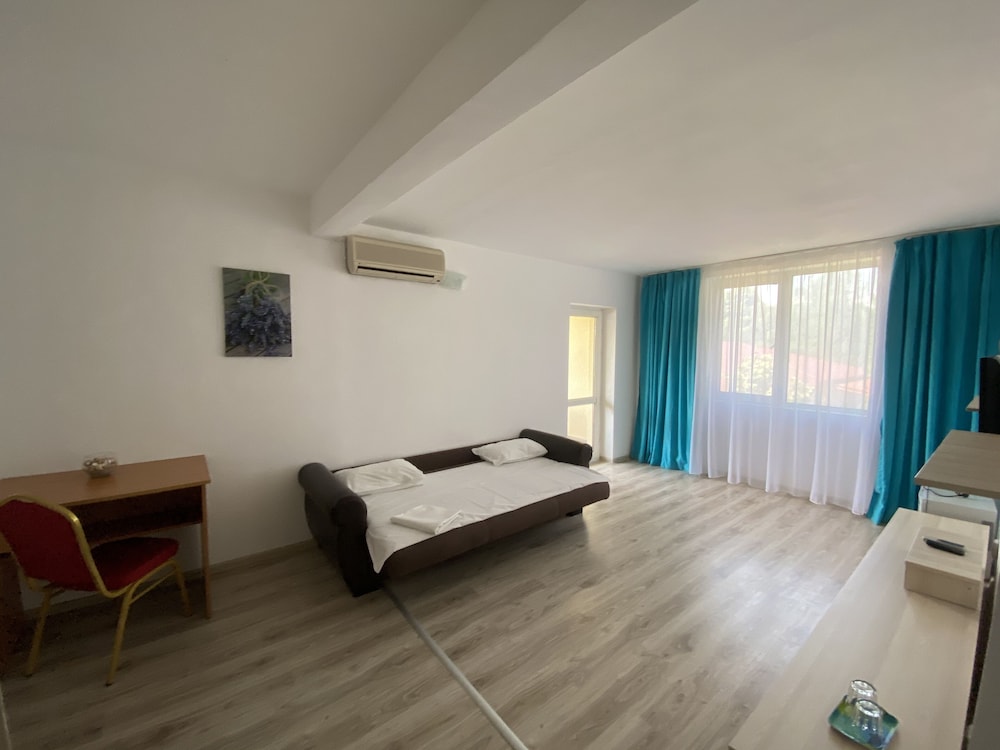 Q HOTEL NEPTUN 8/31