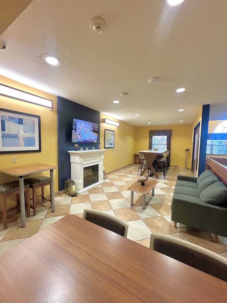 Microtel Inn & Suites By Wyndham Chili /Rochester Airport 11/19