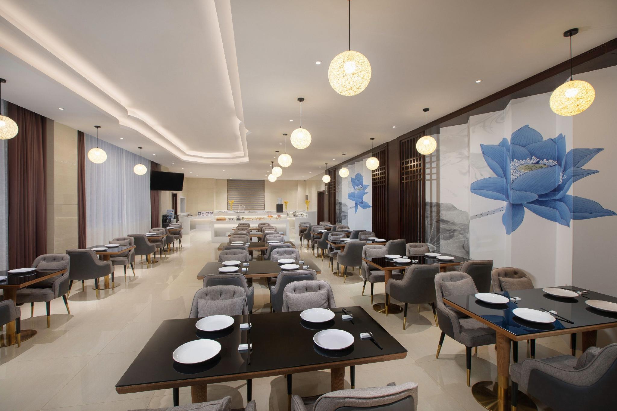 Ramada Encore by Wyndham Linqu Downtown 33/37
