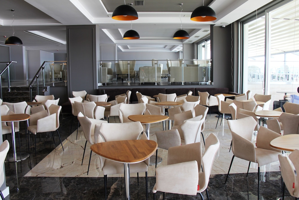 Premium Hotel Beach 30/50