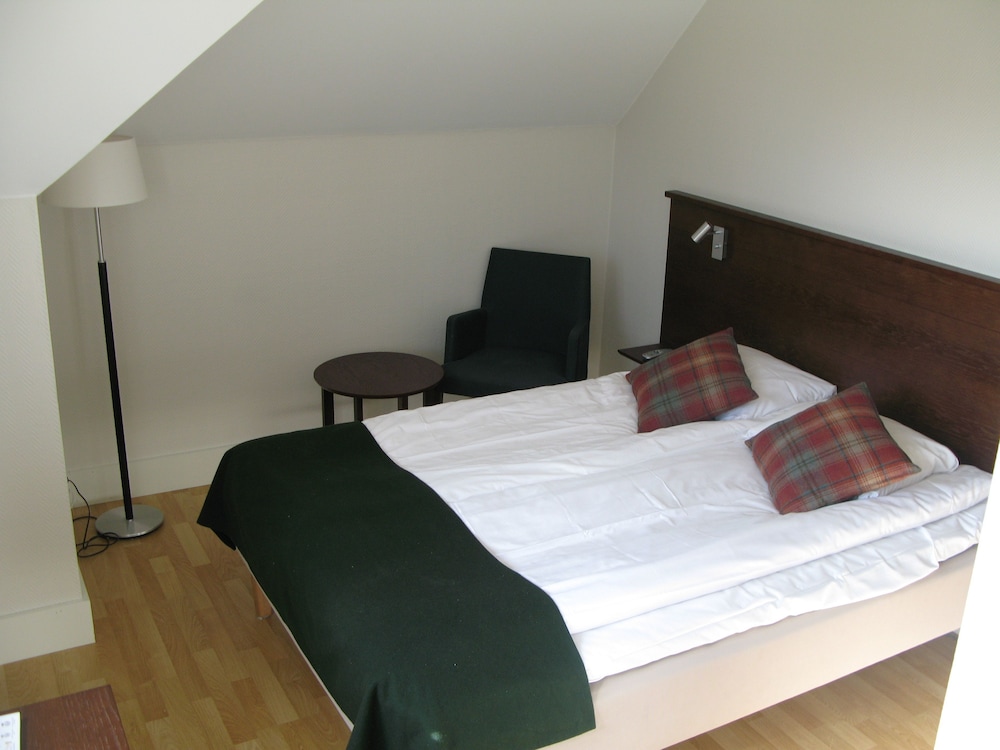 Room, Triple, King Bed, Murphy Bed