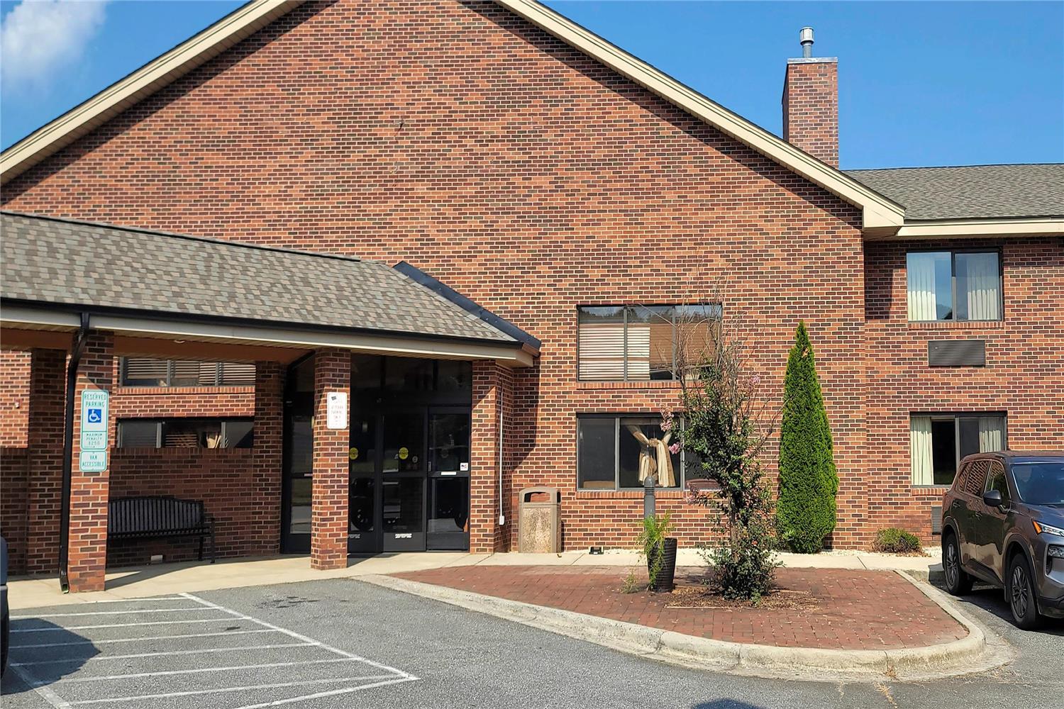 University Inn Boiling Springs, NC 18/23