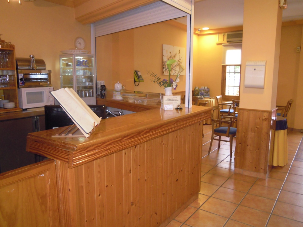 Hostal Moscatel 24/50