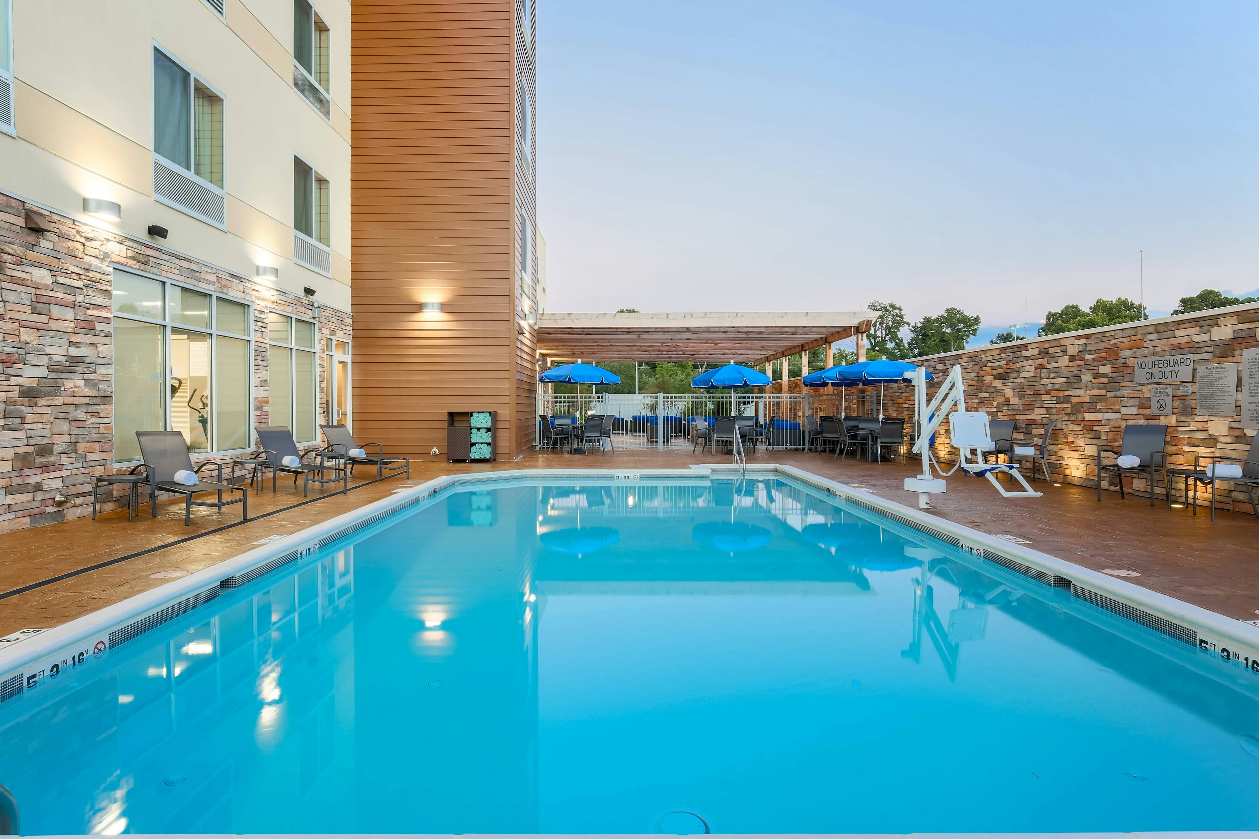 FAIRFIELD INN & SUITES ALEXANDRIA 8/15