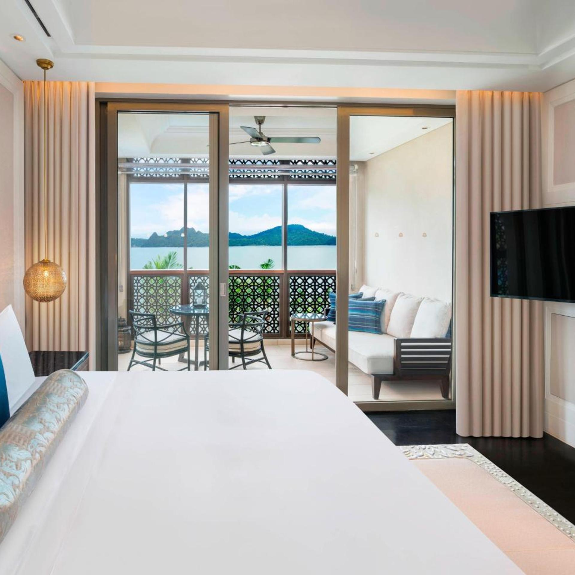 St Regis, Suite, 2 Double Beds, Partial Sea View