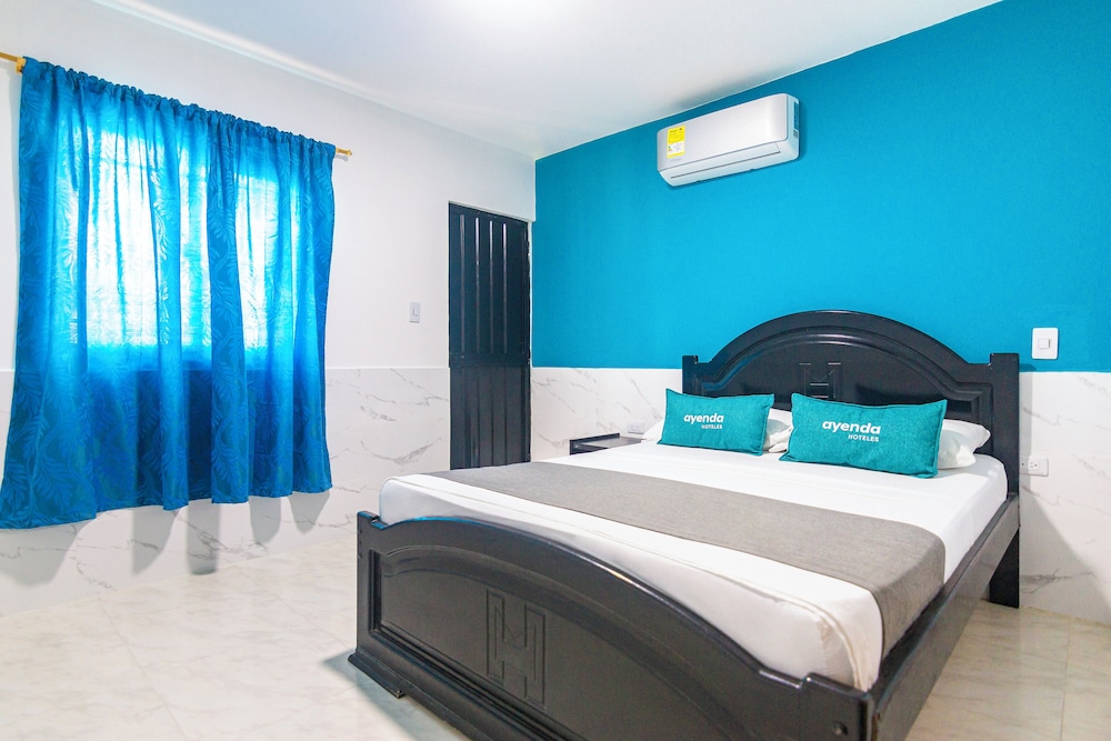 ROOM, DOUBLE BED
