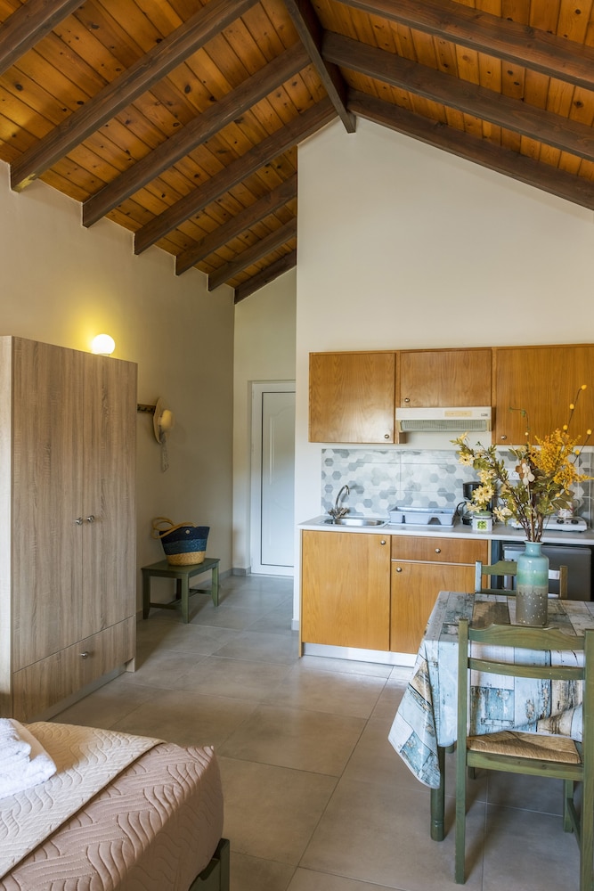 THEOS VILLAGE 24/50