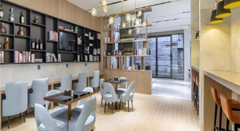 Echarm Hotel (Kunming Railway Station Huancheng South Road Metro Station) 39/50