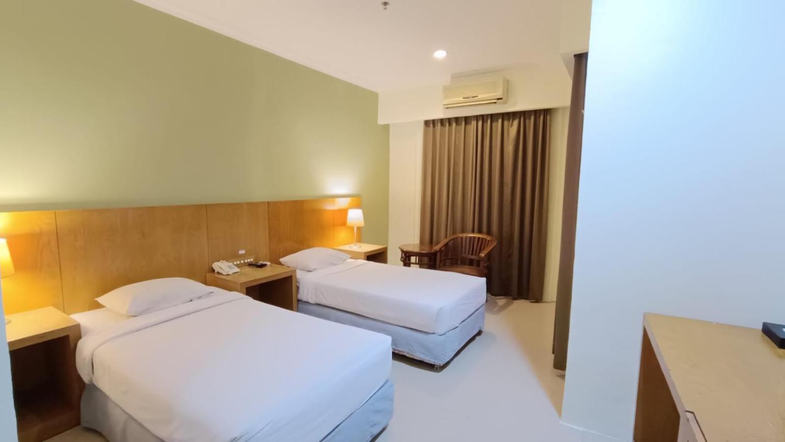 Wisata Hotel 12/30