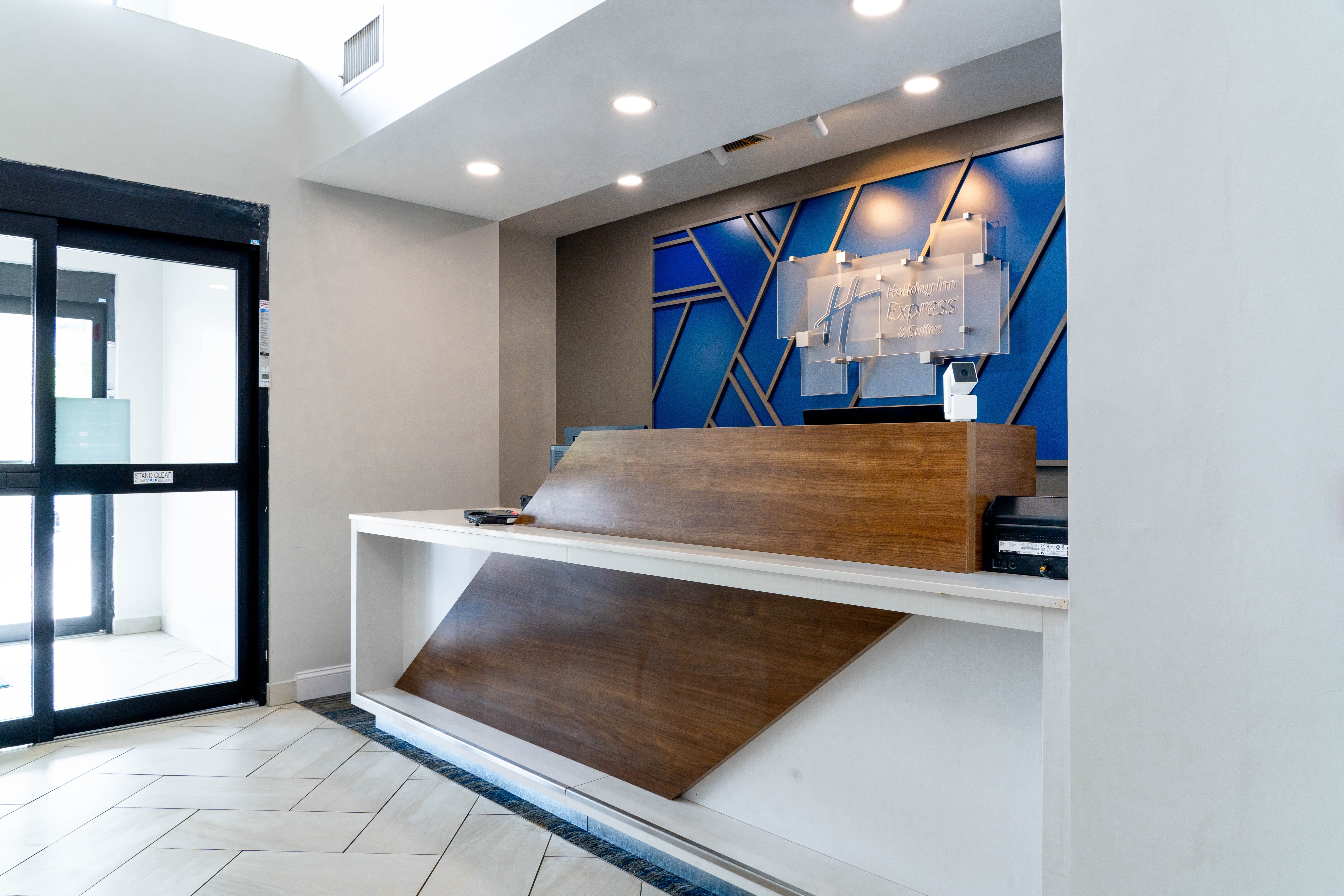 Holiday Inn Express Suites Hiawassee 6/57