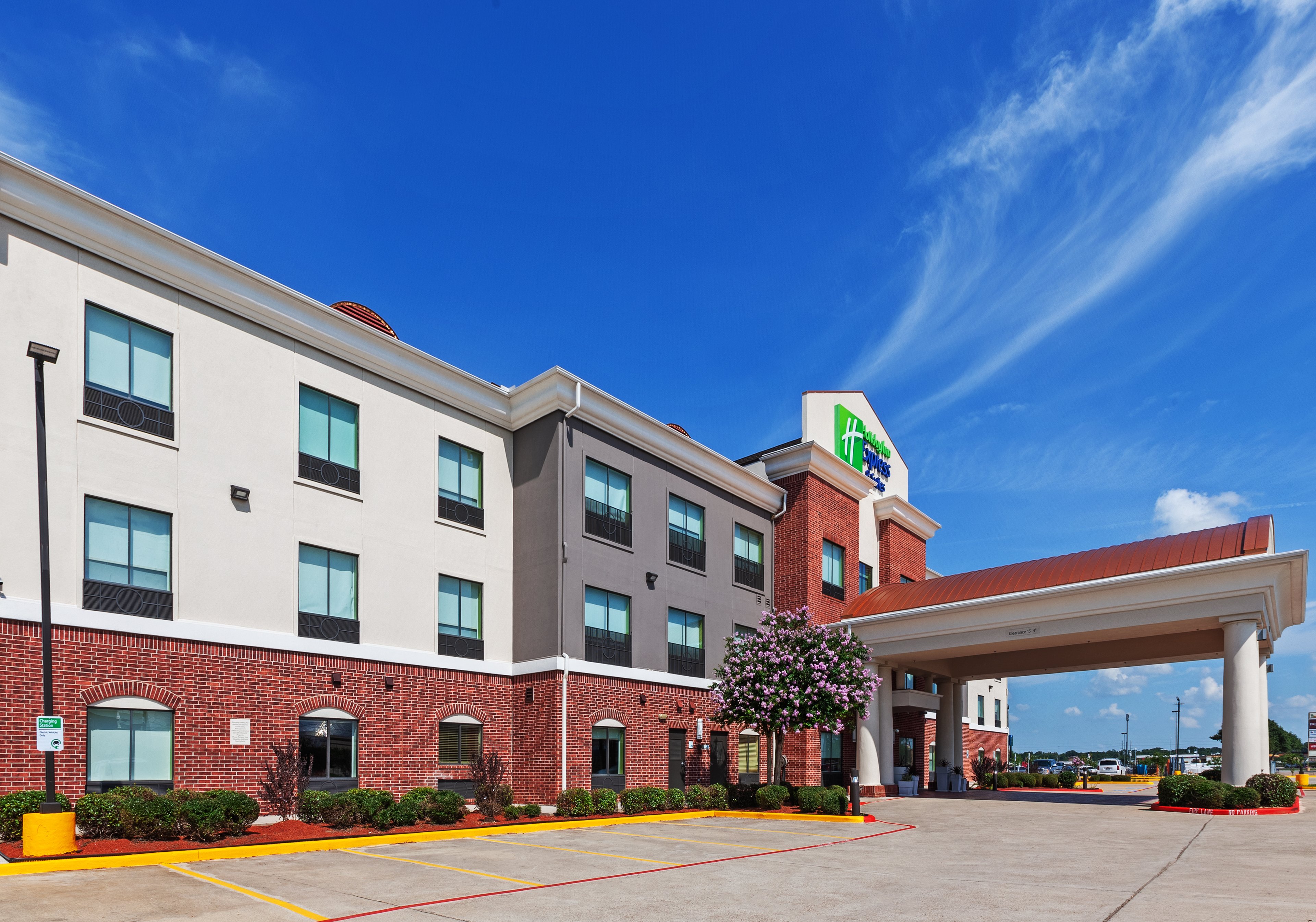 Holiday Inn Express Hotel & Suites Sealy 46/47