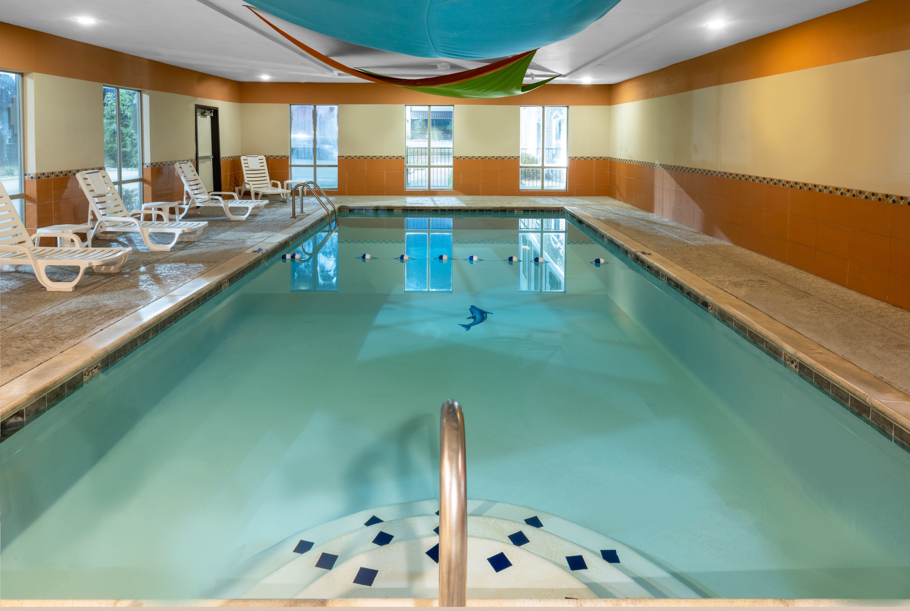 Holiday Inn Express & Suites Dallas East - Fair Park 20/32