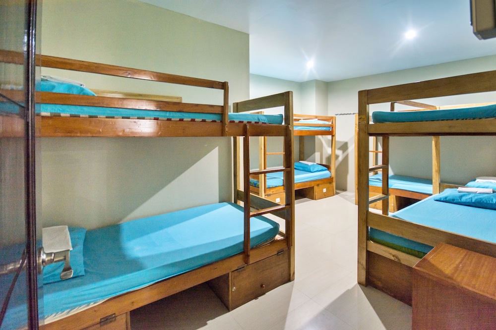 Boracay Backpackers 24/68
