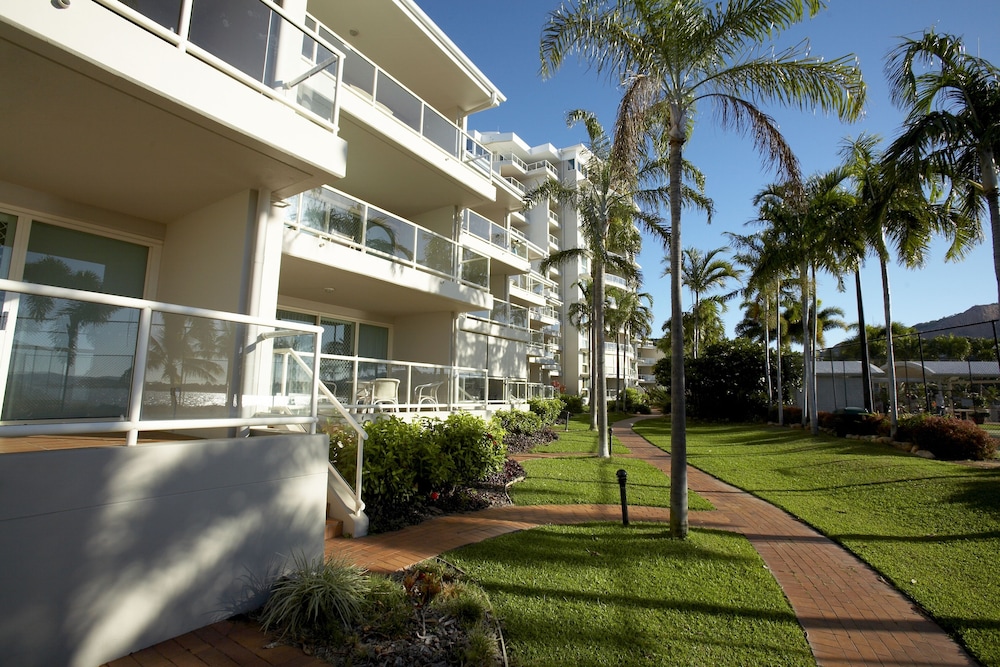 MARINERS NORTH HOLIDAY APARTMENTS 68/77