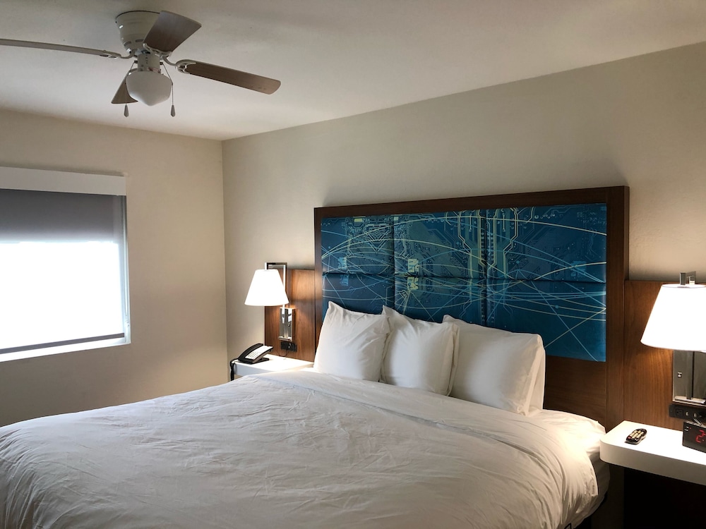 Red Lion Inn & Suites Nashville Airport 7/18