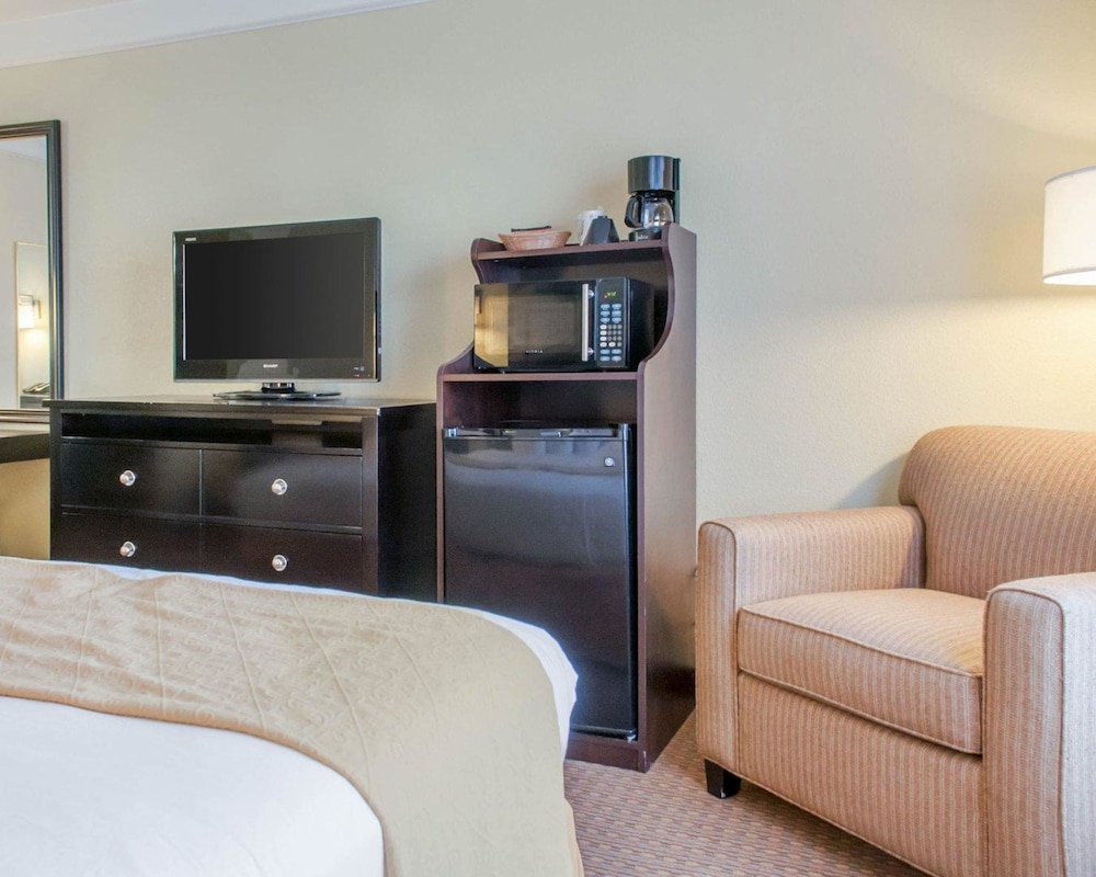 Quality Inn and Suites Gallup I-40 Exit 20 20/32