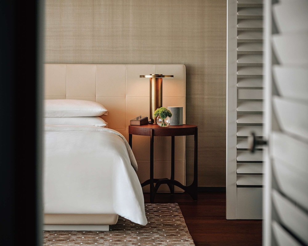 Panoramic, Deluxe, King Bed, Bay View