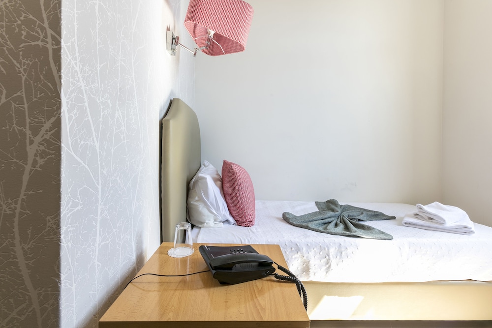 Cristal Guest House 44/63