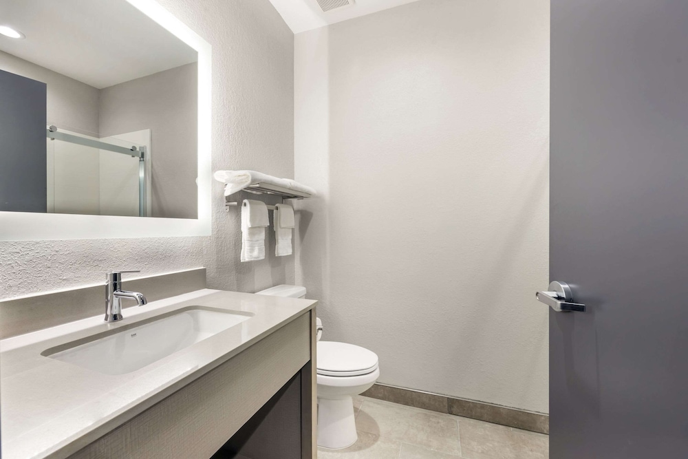 Quality Inn and Suites Joelton Nashville, TN 42/44