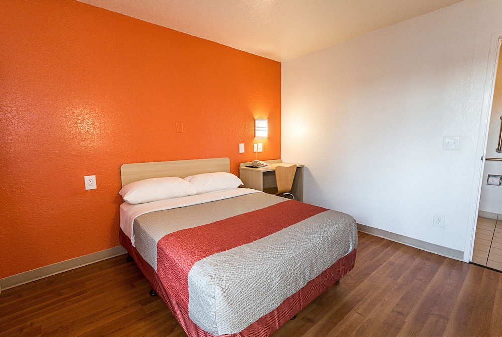 غرفة قياسية بسرير مزدوج لذوي الإعاقة، Motel6 Mcallen, TX 6/9