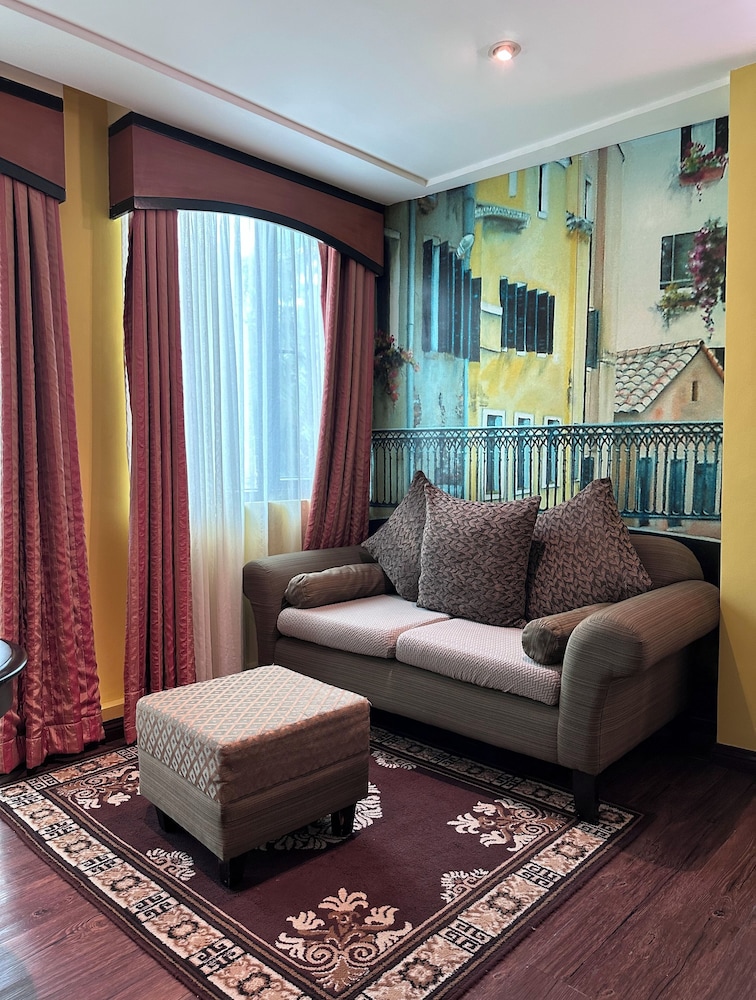 Lee Boutique Hotel 60/74