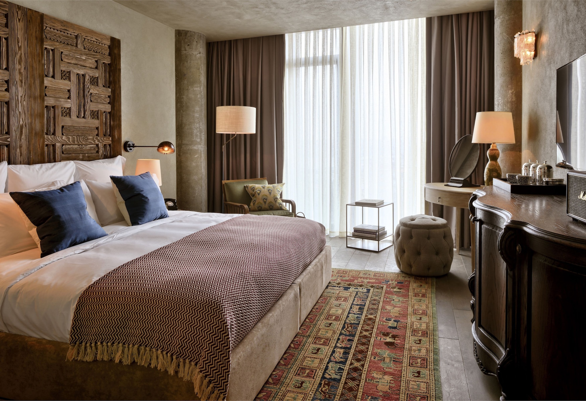 ROOM, SMALL