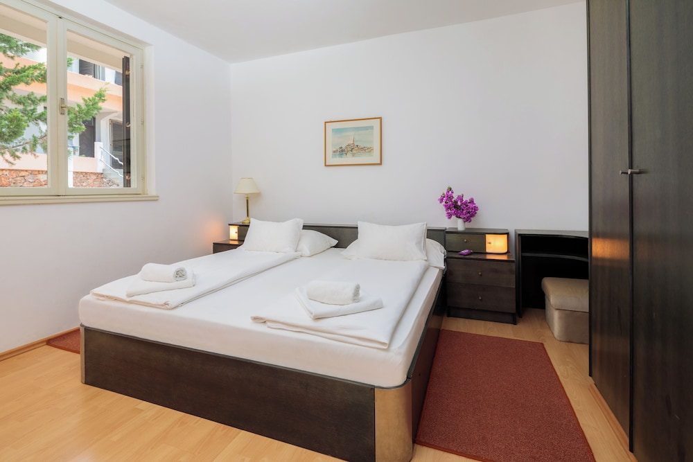1 Bedroom, Vintage, Apartment, Double Bed, Sofa