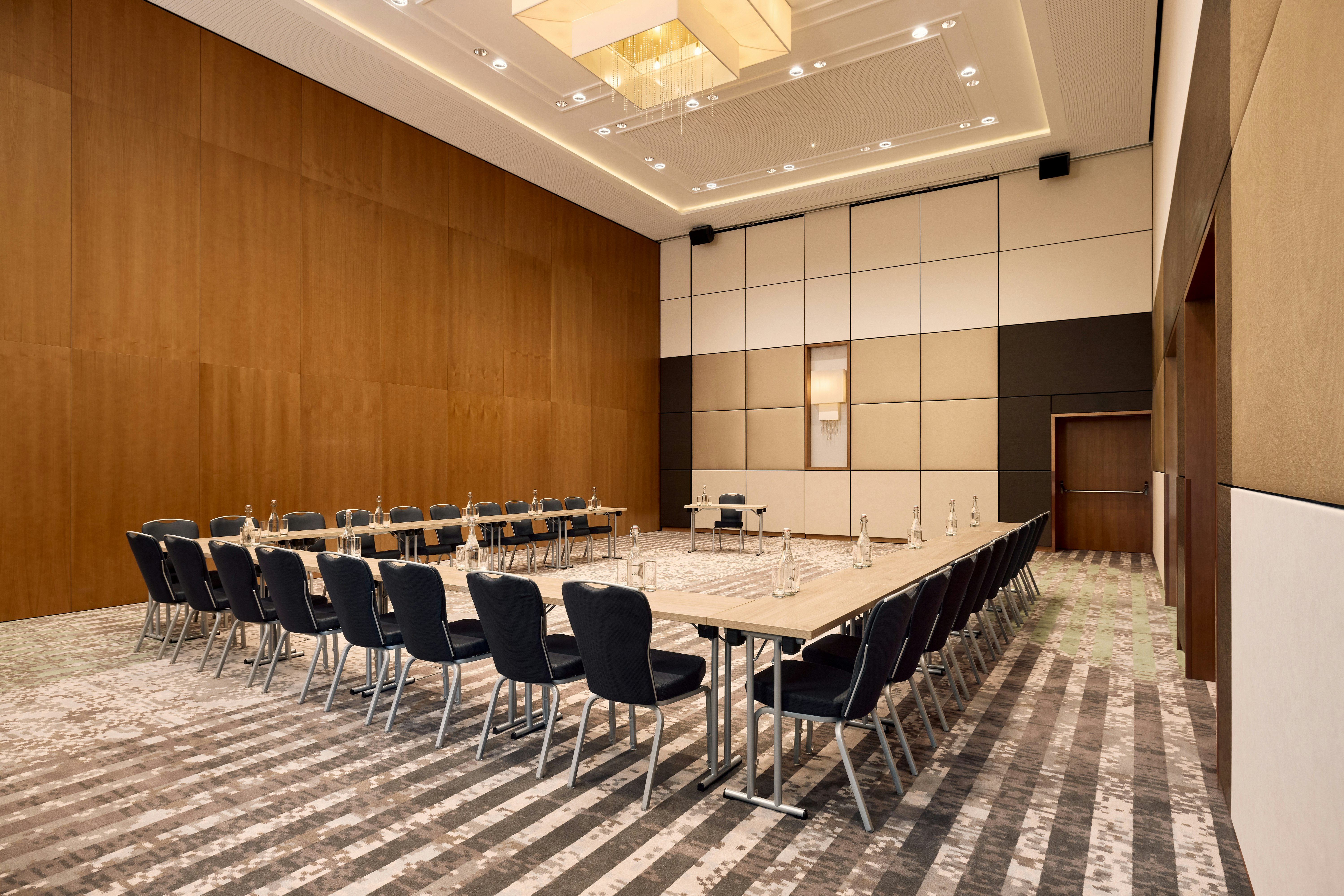 Hilton Vienna Danube Waterfront 77/87