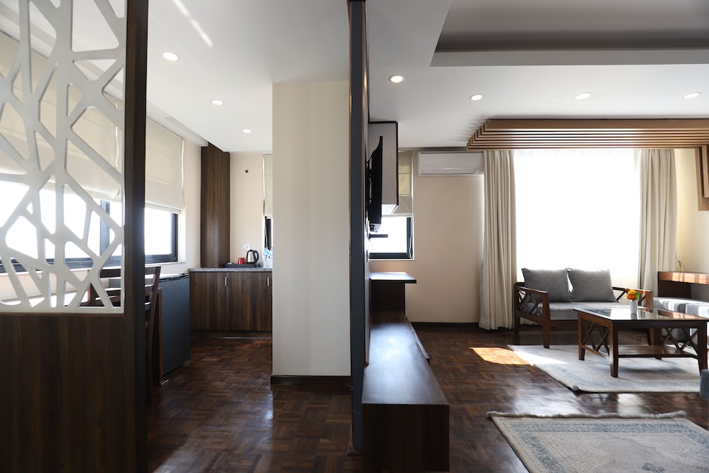 Apex Business Hotel 46/58