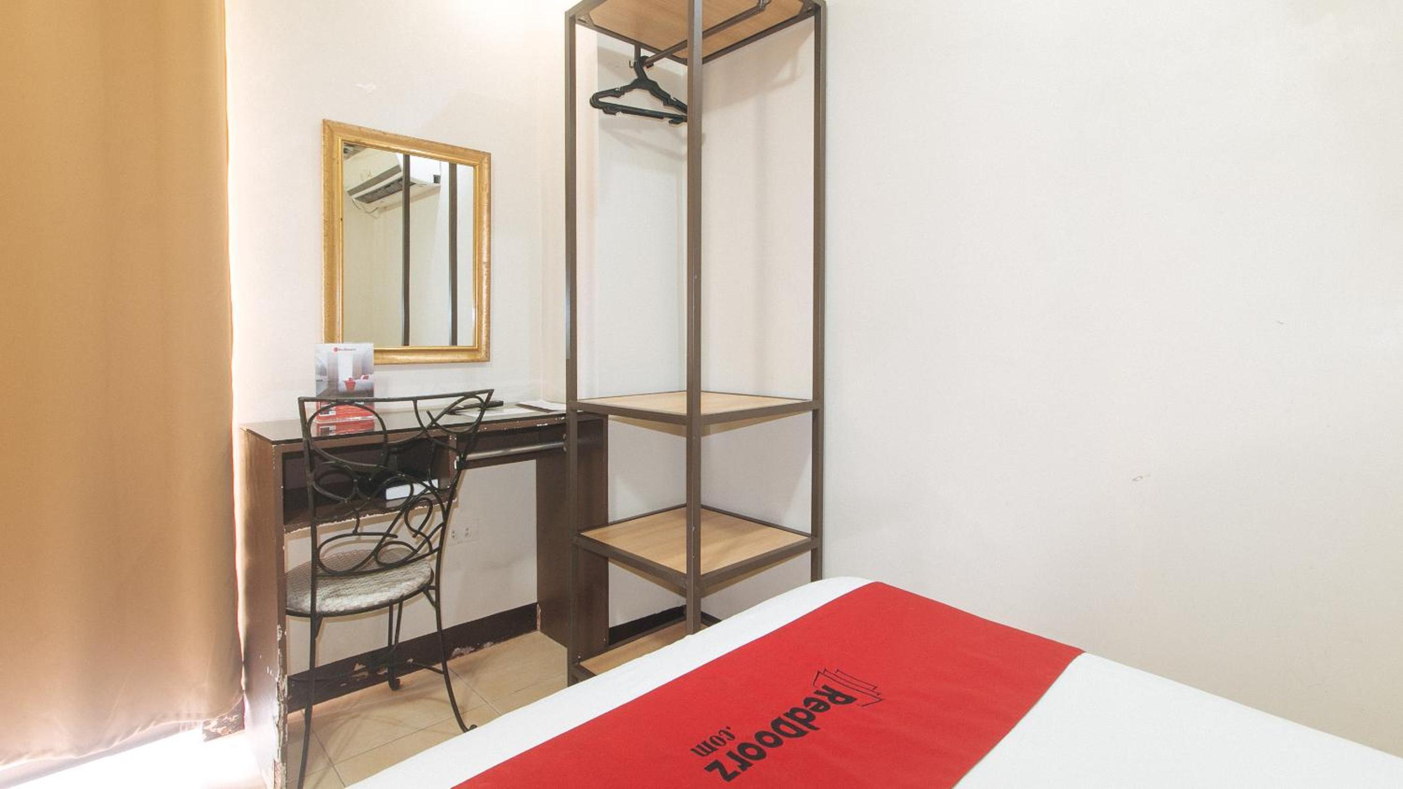 Reddoorz near Landers Superstore Cebu City 43/50