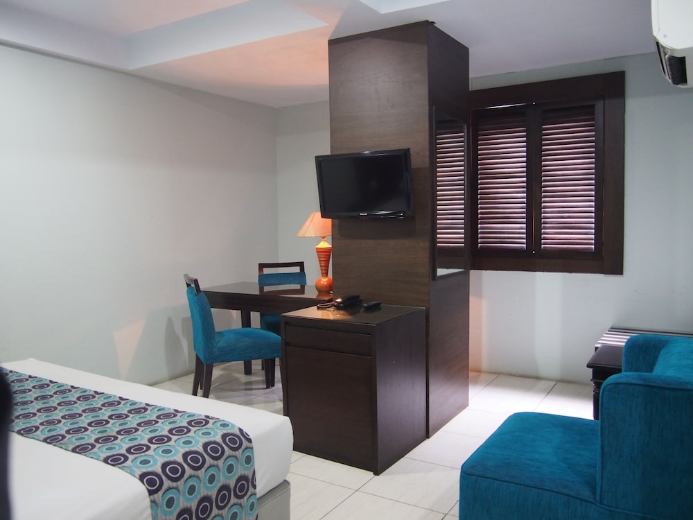 ALMA HOTEL 17/18