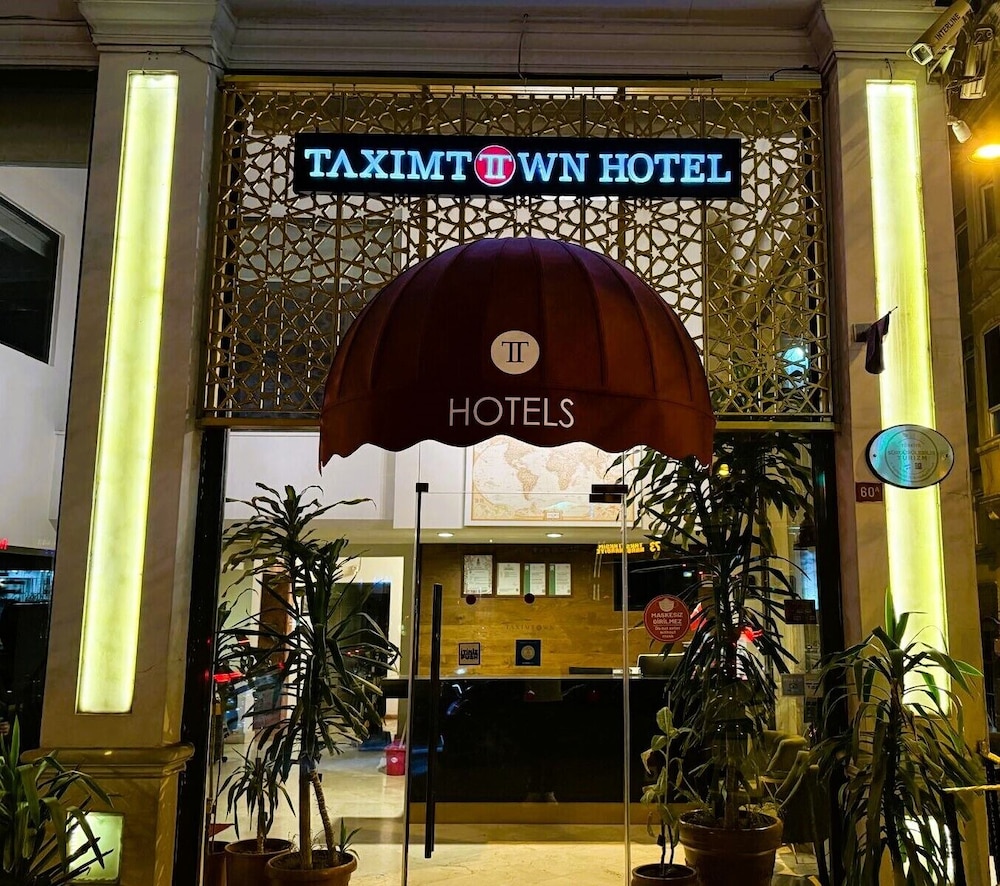 Taximtown Hotel 4/65