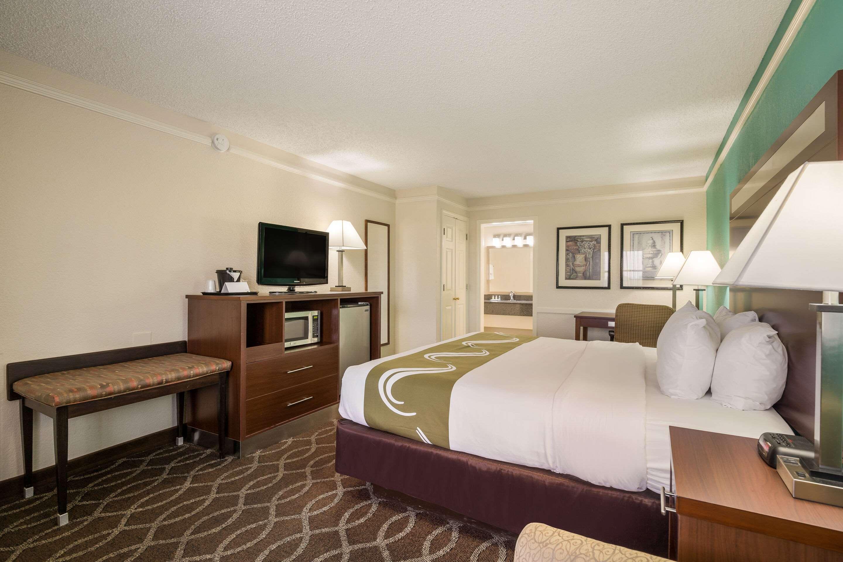 ROOM, KING BED, SMOKING