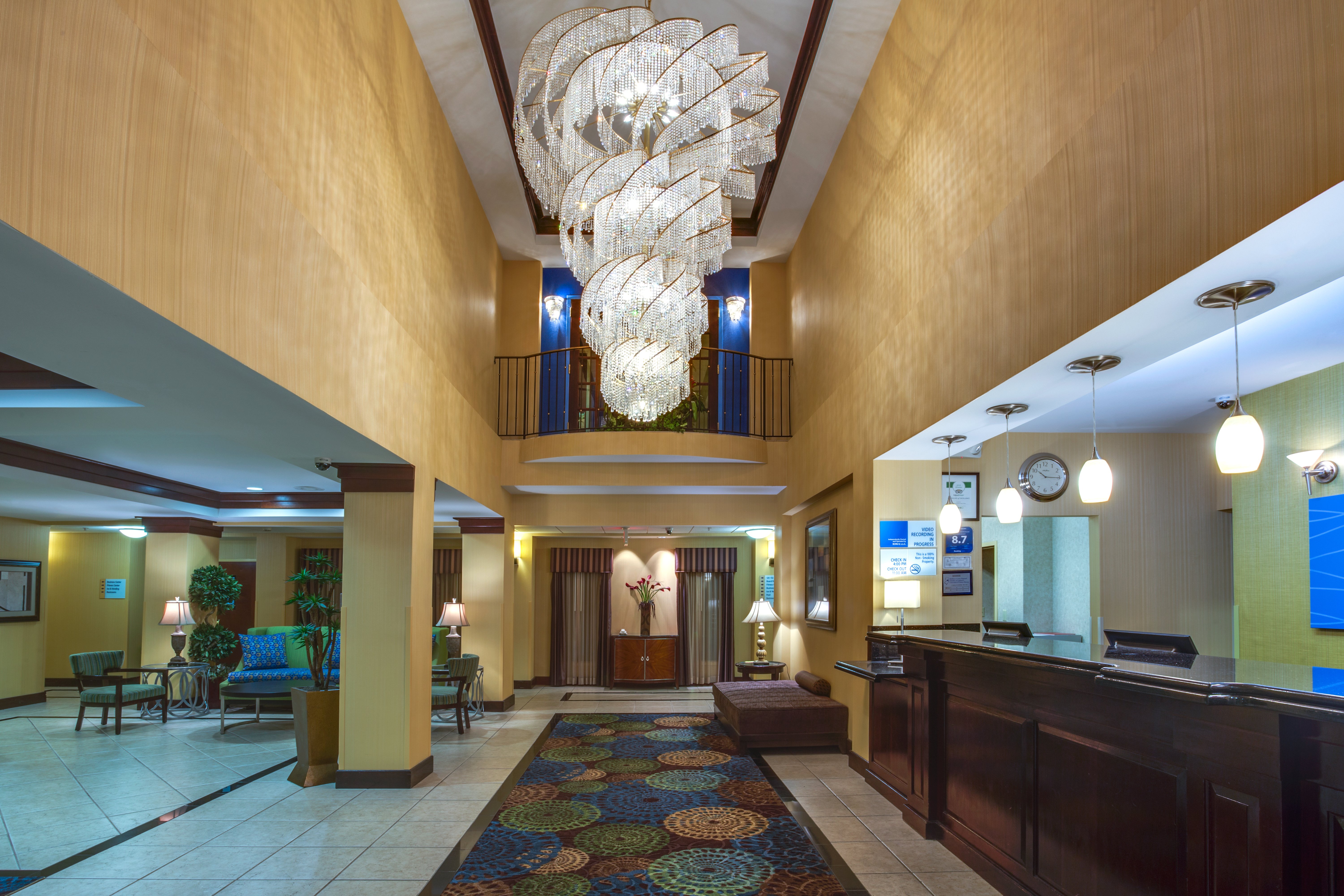 Holiday Inn Express & Suites Tower Center New Brunswick 7/39